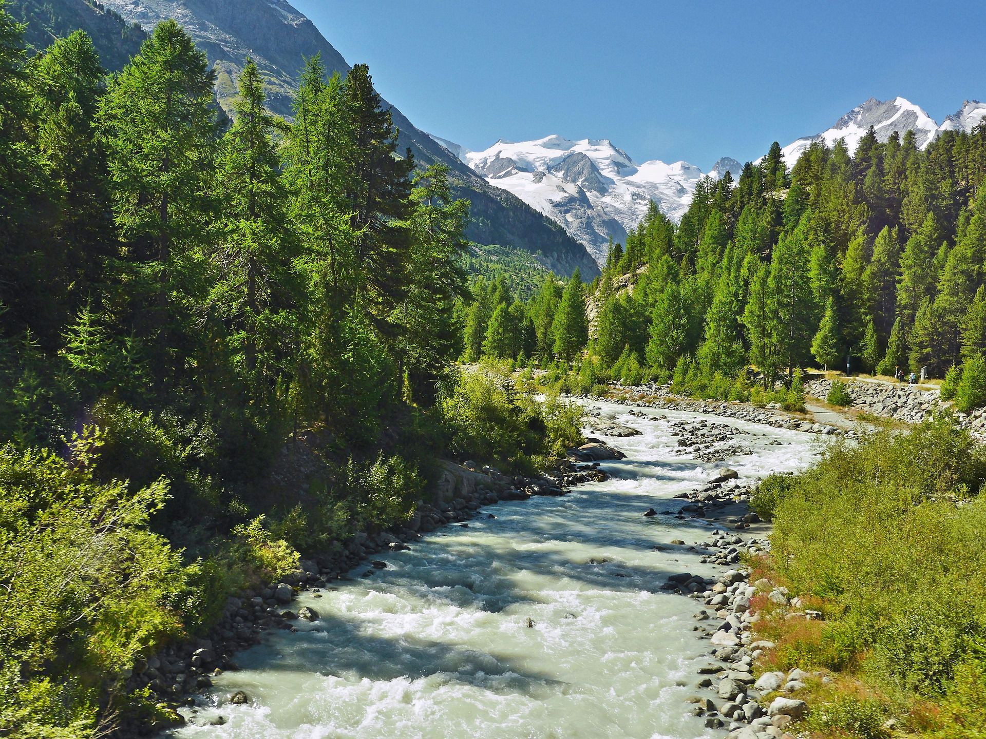 Hike between Italy and Switzerland 