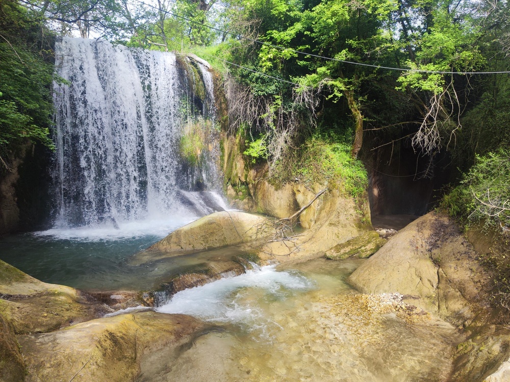Sibillini e dintorni: tra cascate, Diamanti a Tavola e Lame Rosse